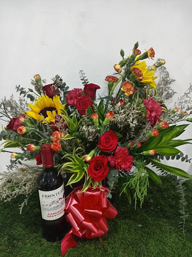 FlovelyGifts Distribuidora y Floristería