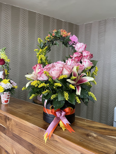 Floristería Flowers Gifts 507/Via Brasil